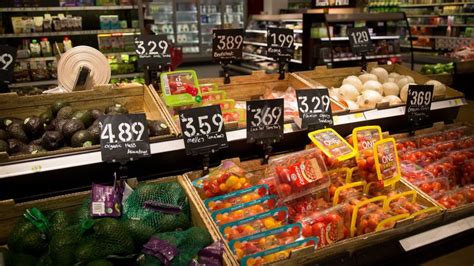 Key inflation measure shows wholesale prices fell last month